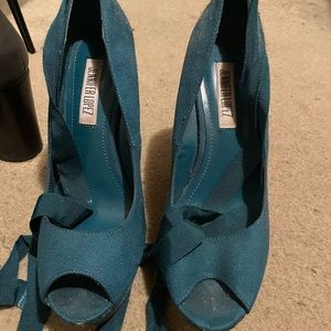 Jennifer Lopez Peep-Toe Platform Wedges, size 8. Green; Good condition
